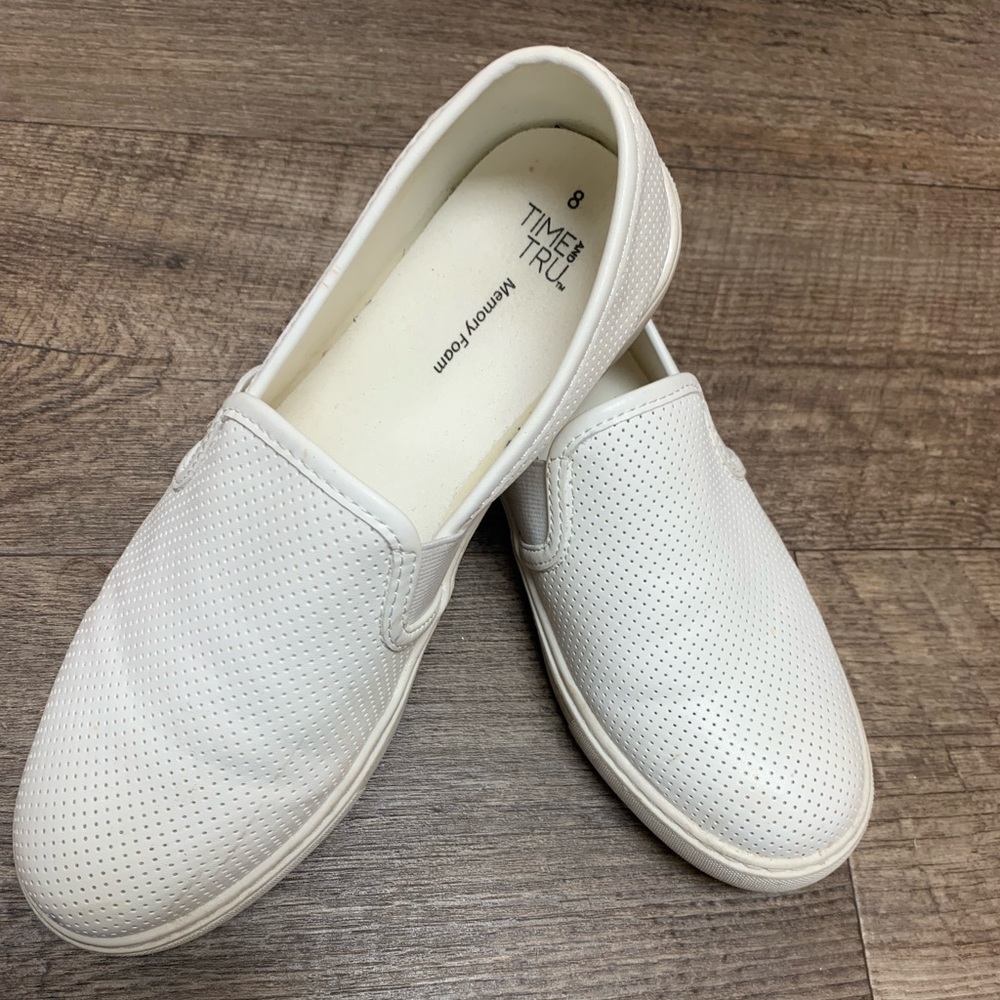 Time&Tru Size 8 White Shoes